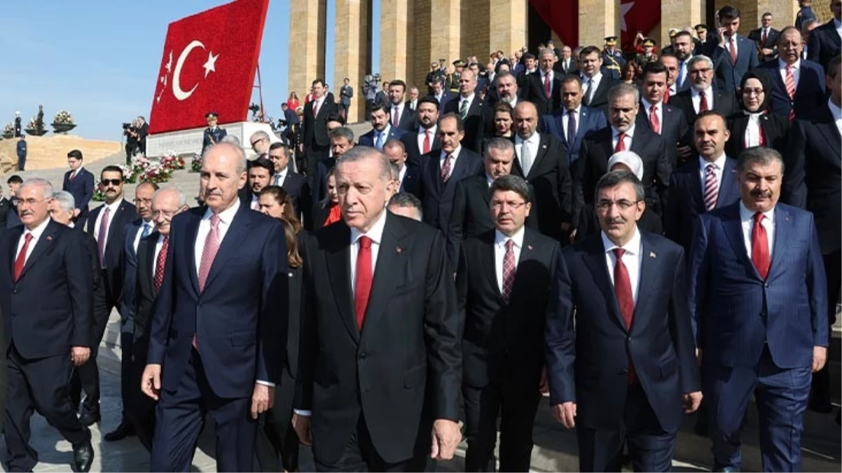 Devlet erkanı Ata’nın huzurunda! İşte Cumhurbaşkanı Erdoğan’ın Anıtkabir Özel Defteri’ne yazdığı not