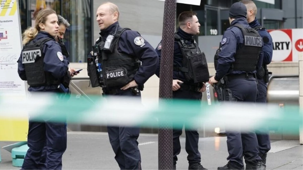 Paris’te bomba paniği! Polis, tekbir getiren çarşaflı kadını vurdu