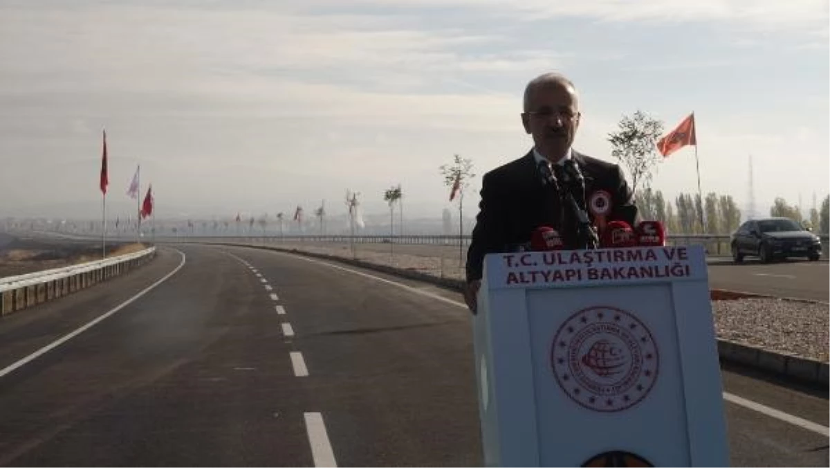 Ulaştırma Bakanı Abdulkadir Uraloğlu, Türkiye’nin yol ağını geliştiriyor